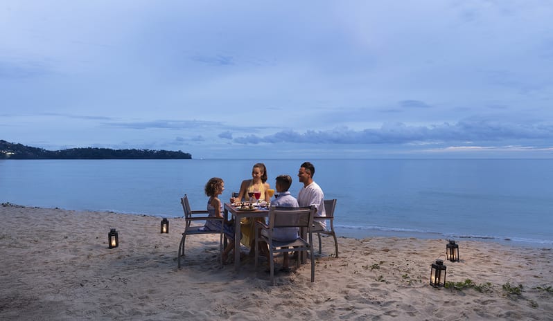 SAii Laguna Phuket Food Beverage Mr Tomyam Family Beach Dinner